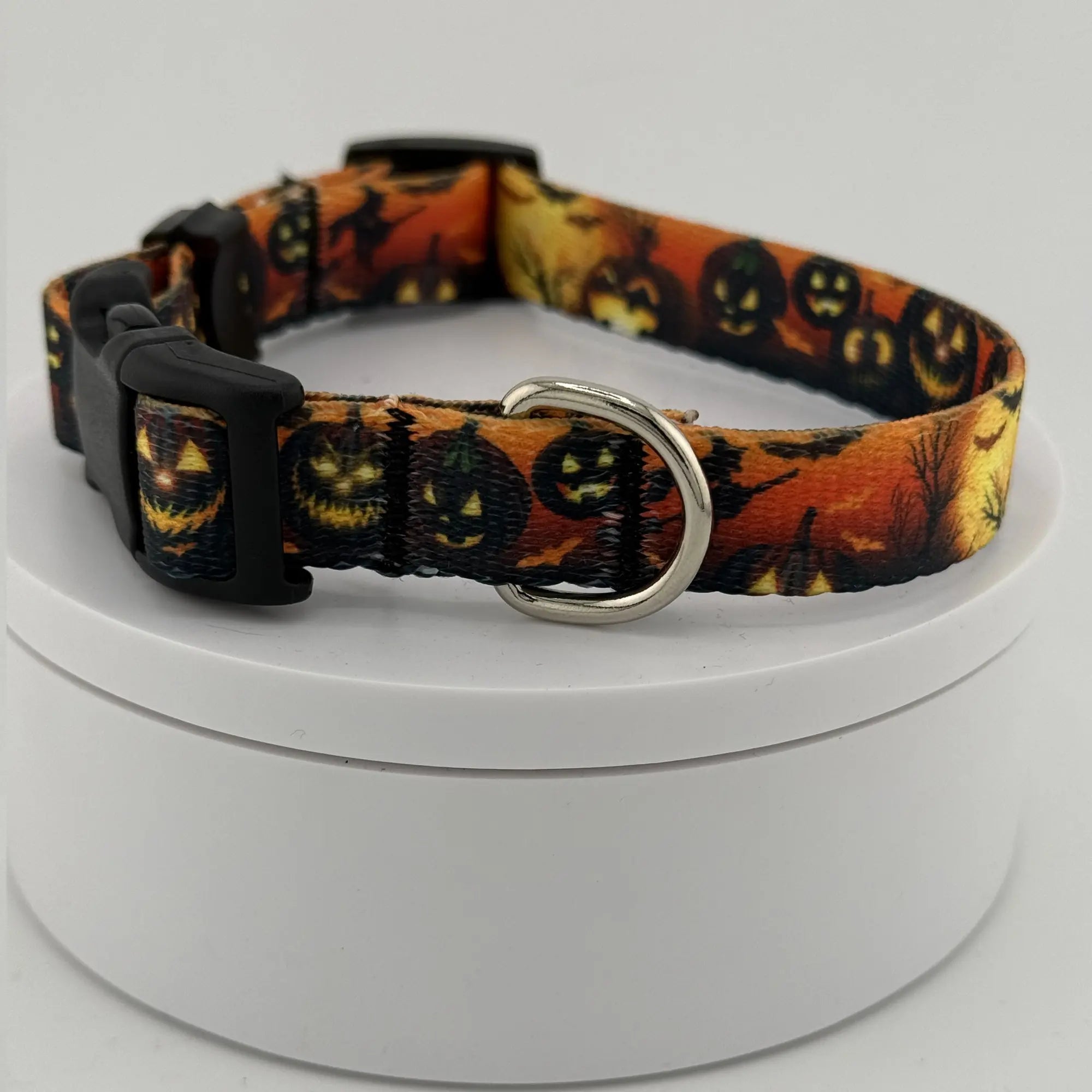 Halloween-Themed Dog Collar, Eerie Pet Accessory